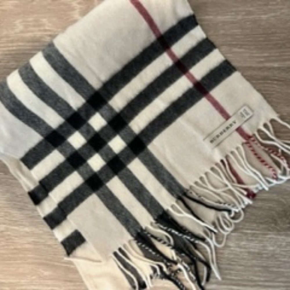 Burberry the Classic Giant Check Cashmere Scarf